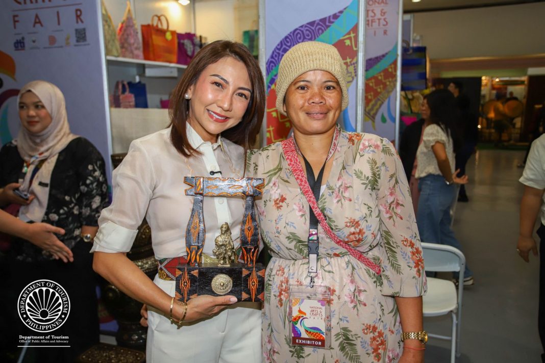 DOT Sec at National Arts