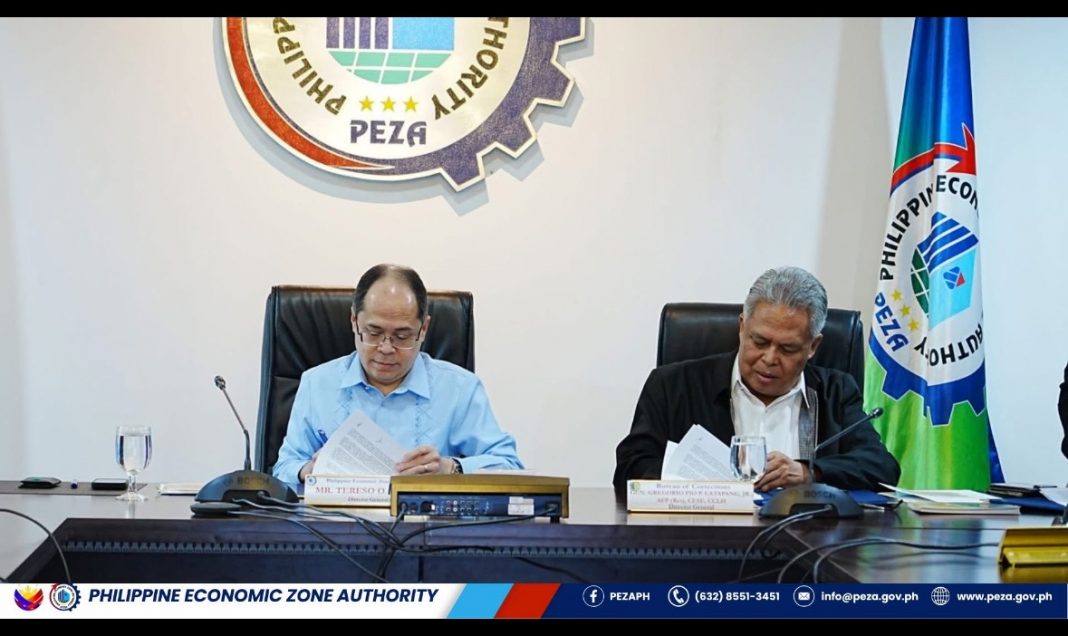 JOINT MEMORANDUM CIRCULAR -- PEZA Director General Tereso O. Panga and BuCor Director General Gregorio Pio P. Catapang AFP (Ret) signed the JMC for the development of the Palawan Mega Economic Zone (PMEZ) on Nov. 20, 2025 at the PEZA Head Office in Pasay, City.
