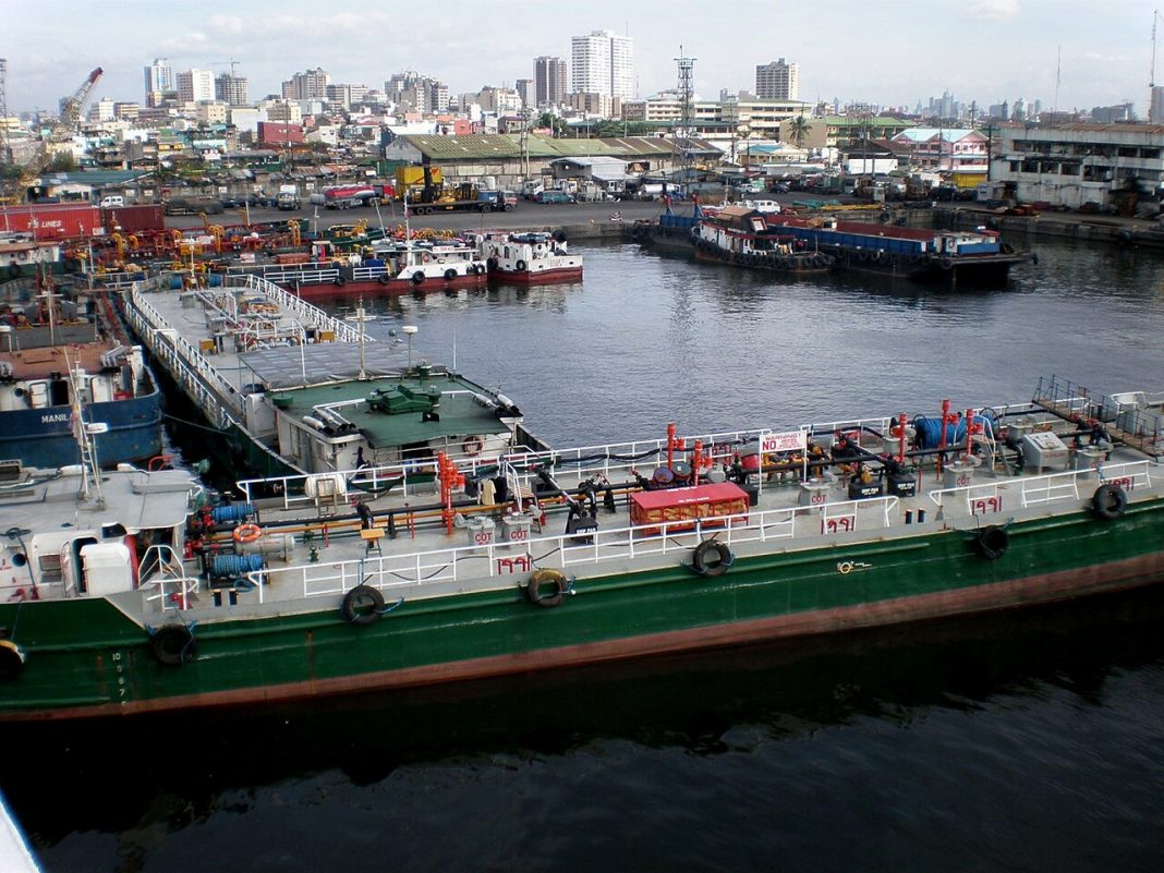 The skyline of Manila viewed from atop a ship docked at the Manila North Harbor. Photo by Matikas 0805, CC BY-SA 3.0 , via Wikimedia Commons.
